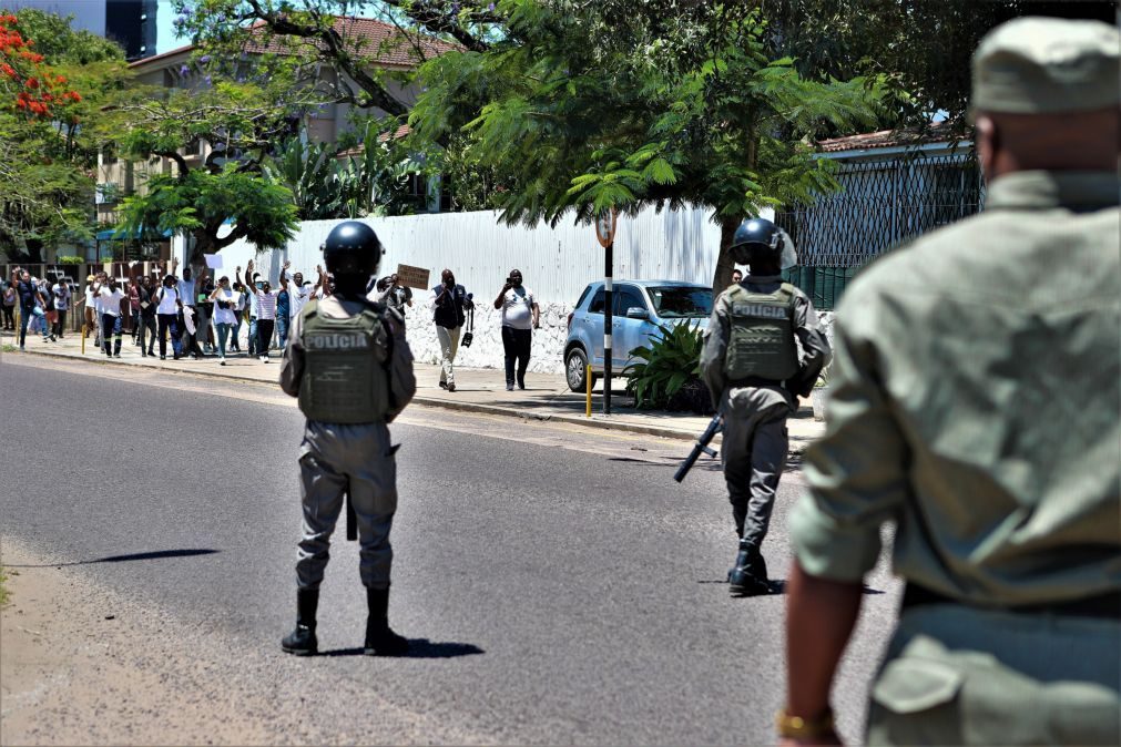 Pelo menos 11 feridos em três dias de confrontos entre manifestantes e polícia em Moçambique