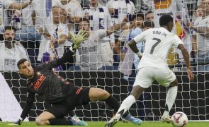 Real Madrid vence Osasuna com goleada e 'hat-trick' de Vinicius Júnior