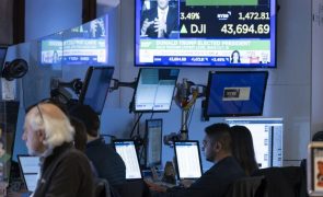 Wall Street segue no 'verde' após vários recordes