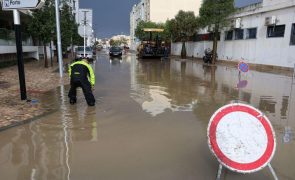 Chuva intensa provoca inundações na cidade de Olhão