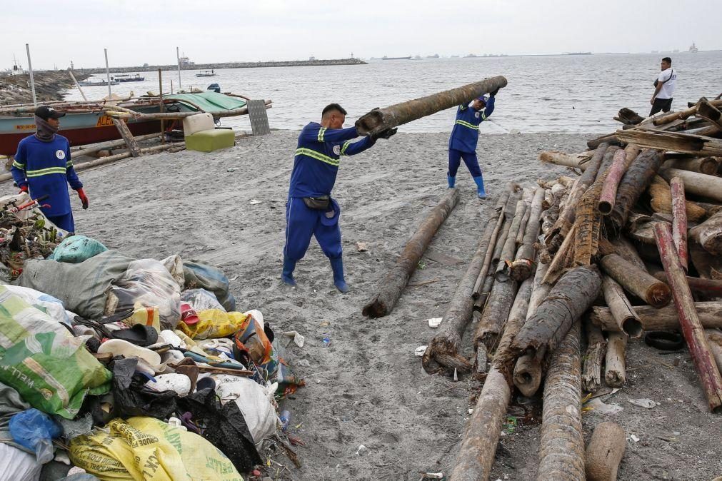 Supertufão Man-Yi atinge norte das Filipinas e deixa rasto de destruição