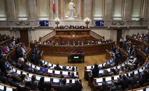 Parlamento pondera o que fazer face a más condutas de deputados e Chega fala em censura