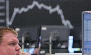 Bolsa de Tóquio abre a cair 0,75%