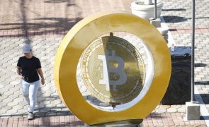 Bitcoin ultrapassa pela primeira vez os 95 mil dólares