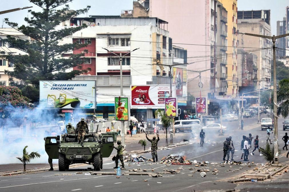 Polícia dispersa manifestantes em Maputo com gás lacrimogéneo