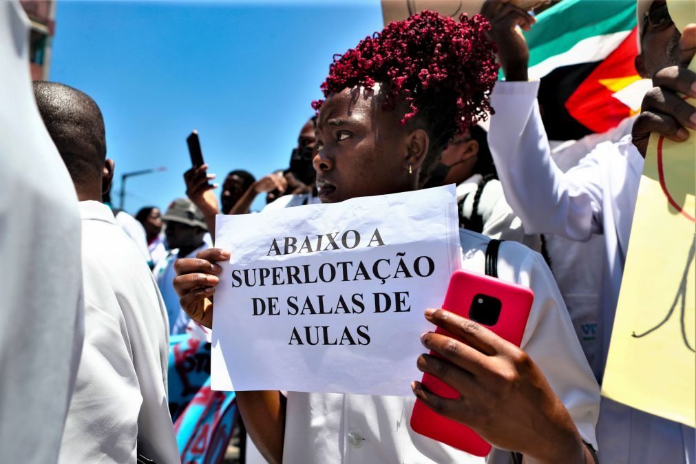 Professores moçambicanos mantêm notas congeladas até ser paga dívida total