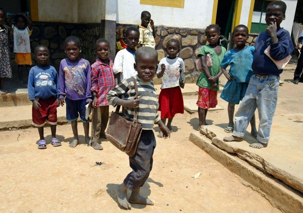 Angola tem aumentado verbas para educação mas muitas crianças ainda não estudam