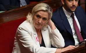 Marine Le Pen faz ultimato a PM francês para salvar Governo de coligação