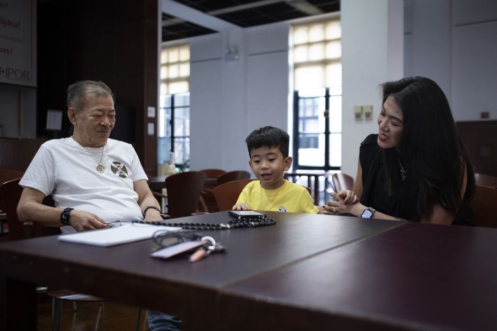 Antigo crioulo de Macau sobrevive em grupo de teatro que recusa contos de fadas