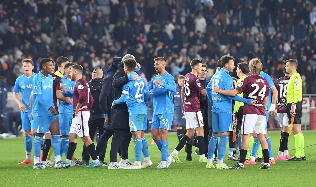 Nápoles vence Torino e mantém-se firme na liderança da Liga italiana