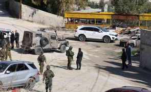 Colonos israelitas atacam palestinianos em Nablus, na Cisjordânia