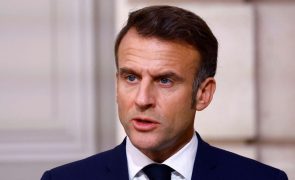 Macron aceitou demissão de Michel Barnier e irá procurar substituto