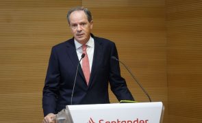 Pedro Castro e Almeida reconduzido como presidente do Santander Totta até 2027