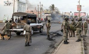 Polícia usa gás e tiros para dispersar manifestantes em Maputo