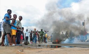 Pelo menos oito detidos hoje e dois edifícios estatais destruídos em Moçambique