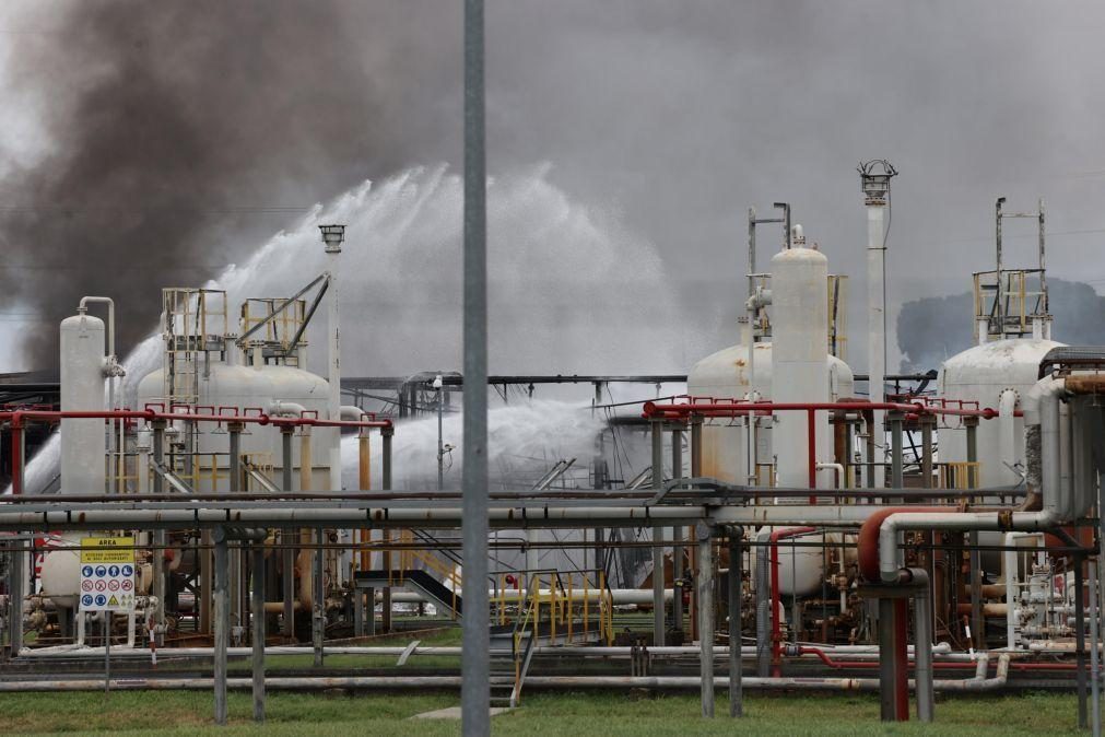 Explosão em refinaria em Itália faz dois mortos, quatro desaparecidos e oito feridos