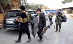 Curdos e rebeldes apoiados pela Turquia chegam a cessar-fogo no norte a Síria