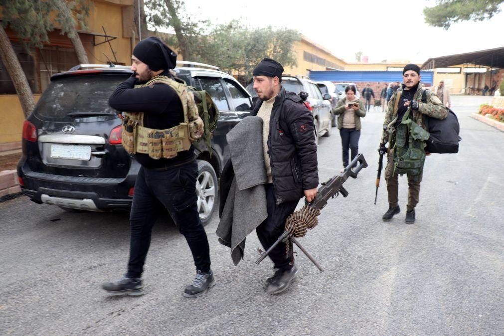 Curdos e rebeldes apoiados pela Turquia chegam a cessar-fogo no norte a Síria