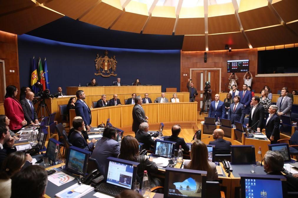 Parlamento da Madeira aprova salário mínimo regional de 915 euros em 2025 por unanimidade