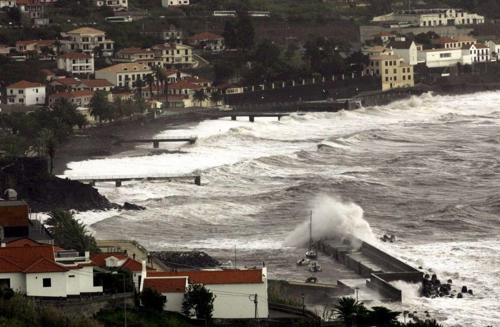 Capitania emite avisos de mau tempo e vento forte para o mar da Madeira