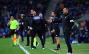 Treinador do Estrela da Amadora denuncia confusão no túnel do Estádio do Dragão