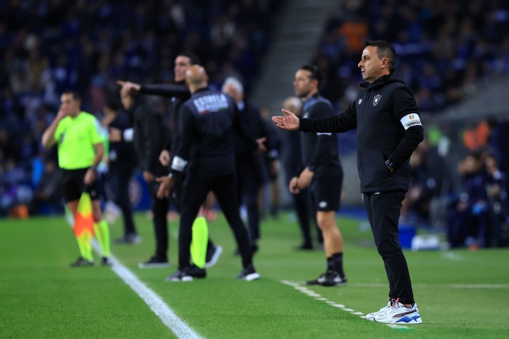 Treinador do Estrela da Amadora denuncia confusão no túnel do Estádio do Dragão