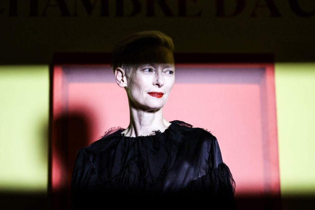 Tilda Swinton distinguida com Urso de Ouro Honorário do Festival de Cinema de Berlim