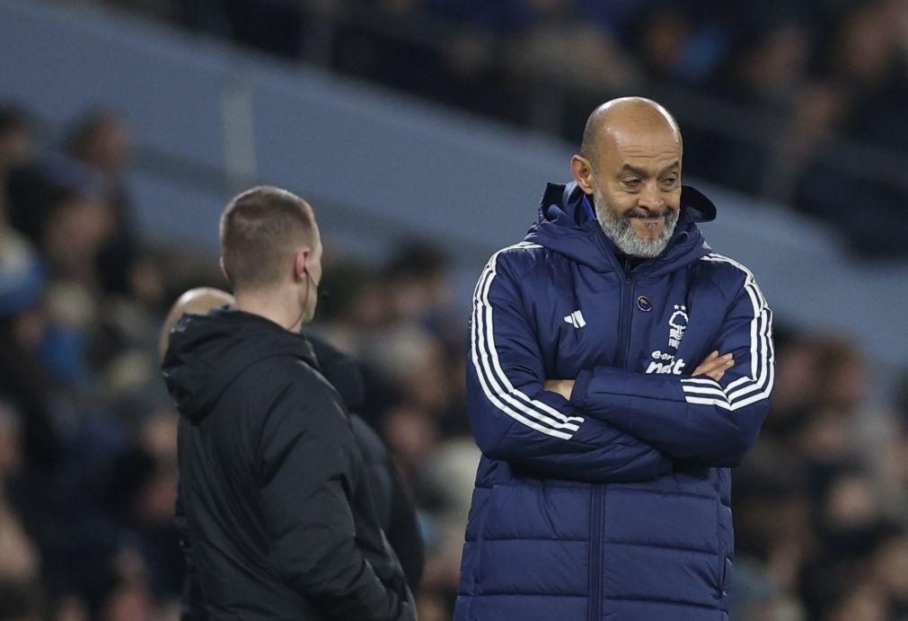 Nottingham Forest vence e sobe a 3.º à espera do Arsenal