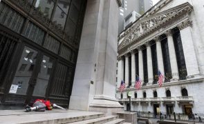 Wall Street fecha em alta após sessão mais curta