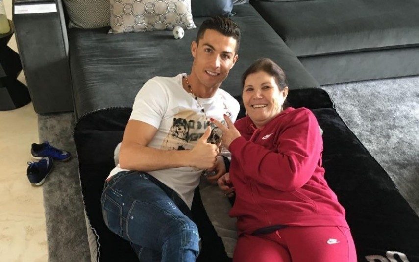 Dolores e Katia Aveiro pedem ajuda para Cristiano Ronaldo