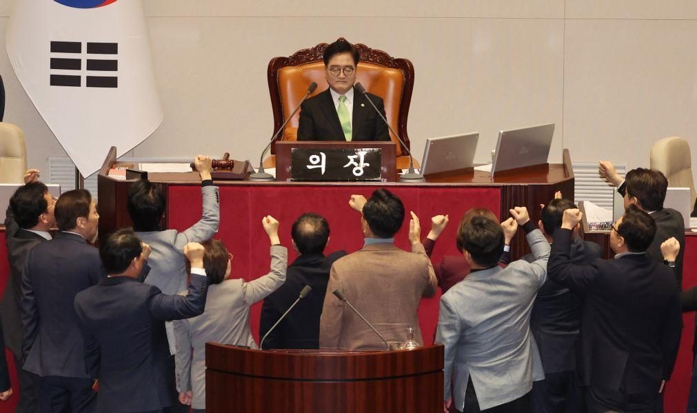 Parlamento da Coreia do Sul aprova destituição do presidente interino