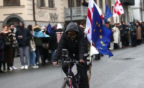 Milhares de georgianos pró-UE em protesto antes da tomada de posse do novo Presidente