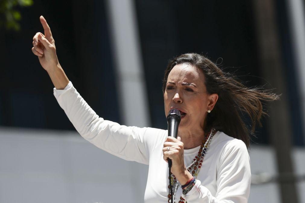 Líder opositora venezuelana apela à mobilização de polícias e militares 