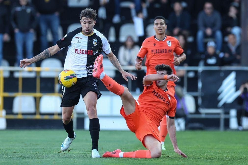 Farense e Vitória de Guimarães empatam a dois golos em Faro