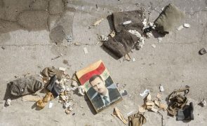 Autoridades sírias anunciam detenção de três pessoas ligadas ao regime de Assad