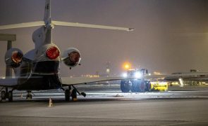 Neve afeta operações em aeroportos do Reino Unido e Alemanha