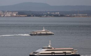 Buscas por desaparecidos em colisão do Tejo vão decorrer 