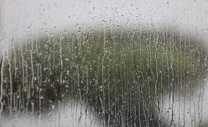 Chuva coloca todos os distritos do continente sob aviso amarelo na quarta-feira