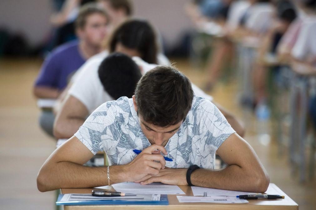 Há cada vez mais alunos nas escolas mas muitos não aprendem