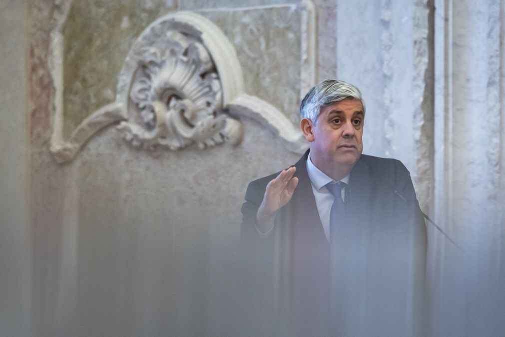 Centeno chamado ao parlamento para explicar remunerações e política de recursos humanos