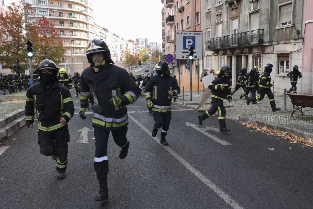 Governo e sindicatos dos bombeiros sapadores regressam hoje às negociações