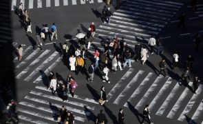 Despesas das famílias japonesas caem pelo quarto mês consecutivo em novembro