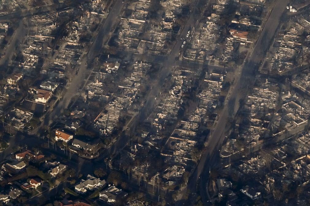 Biden diz que incêndios deixaram Los Angeles semelhante a 