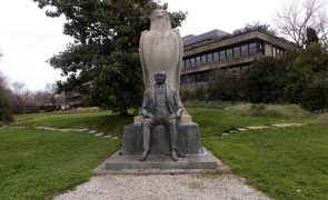 Gulbenkian doa coleção bibliográfiaca anglo-portuguesa à Universidade de Lisboa