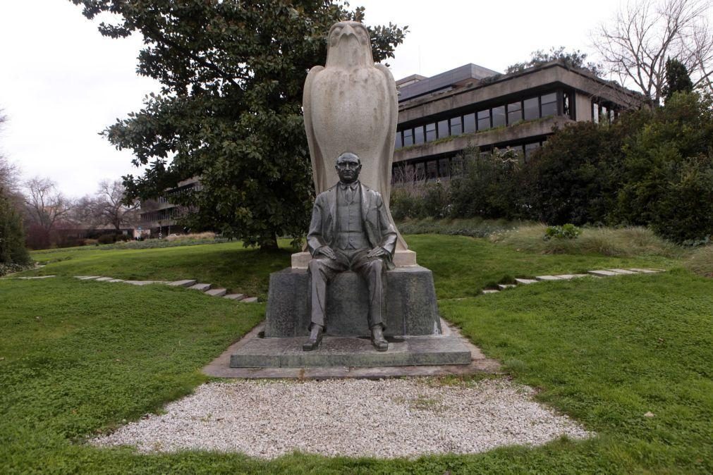 Gulbenkian doa coleção bibliográfiaca anglo-portuguesa à Universidade de Lisboa