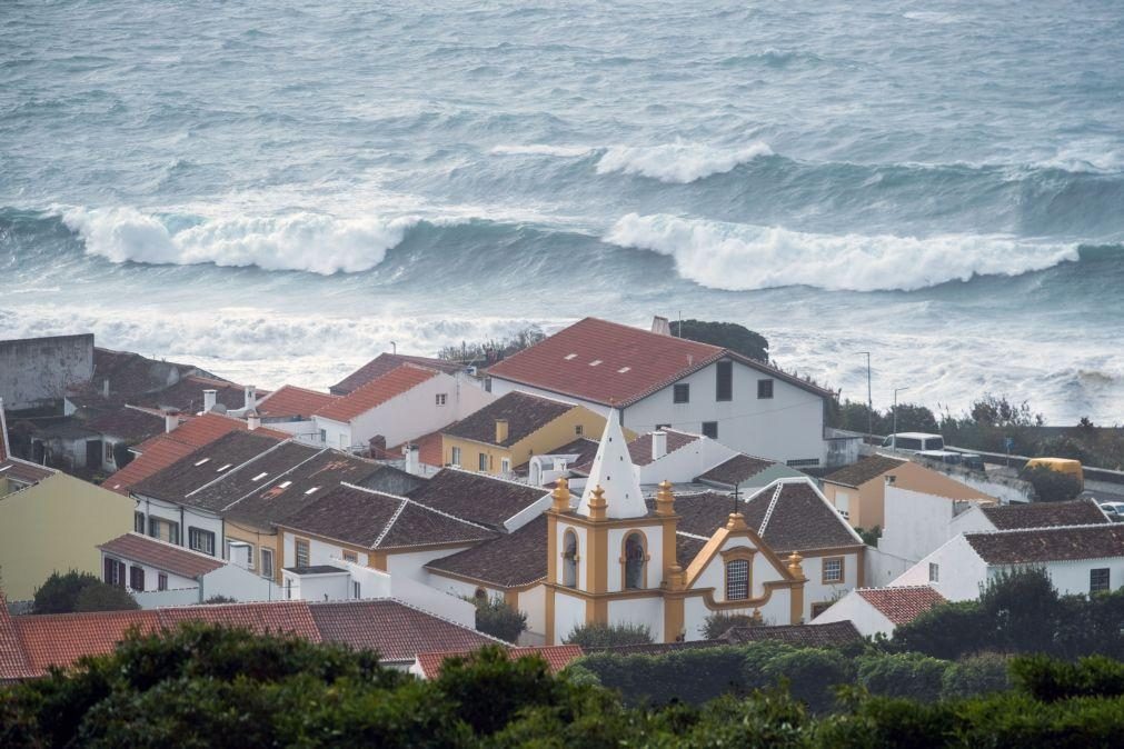 Autoridades alertam para vento e ondulação fortes nos Açores a partir de sábado