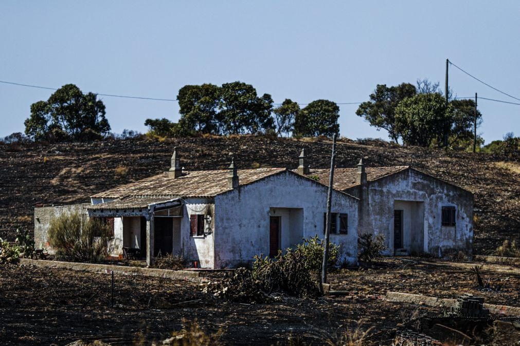 Casas bem protegidas podem ser locais seguros face a fogos florestais