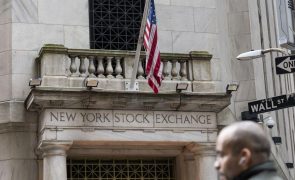 Wall Street acaba semana em alta e a apostar nas criptomoedas