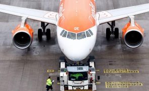 easyJet reduz perdas para metade e chega aos 73 ME