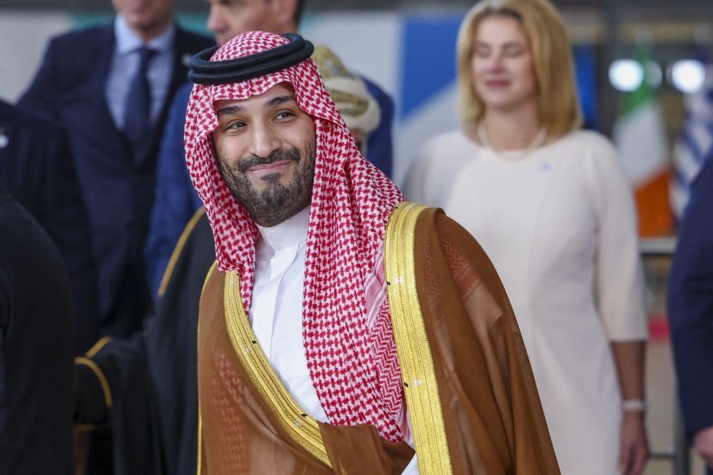 Arábia Saudita diz a Trump que quer investir 600 mil milhões de dólares nos EUA